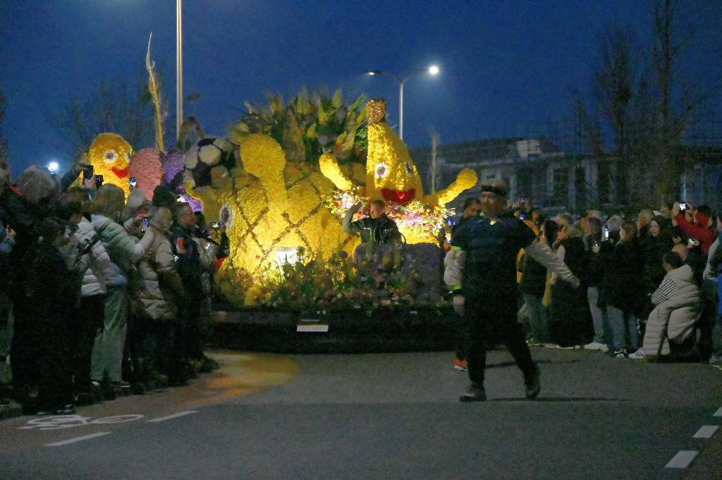 ../Images/Verlicht bloemencorso 2025 066.jpg